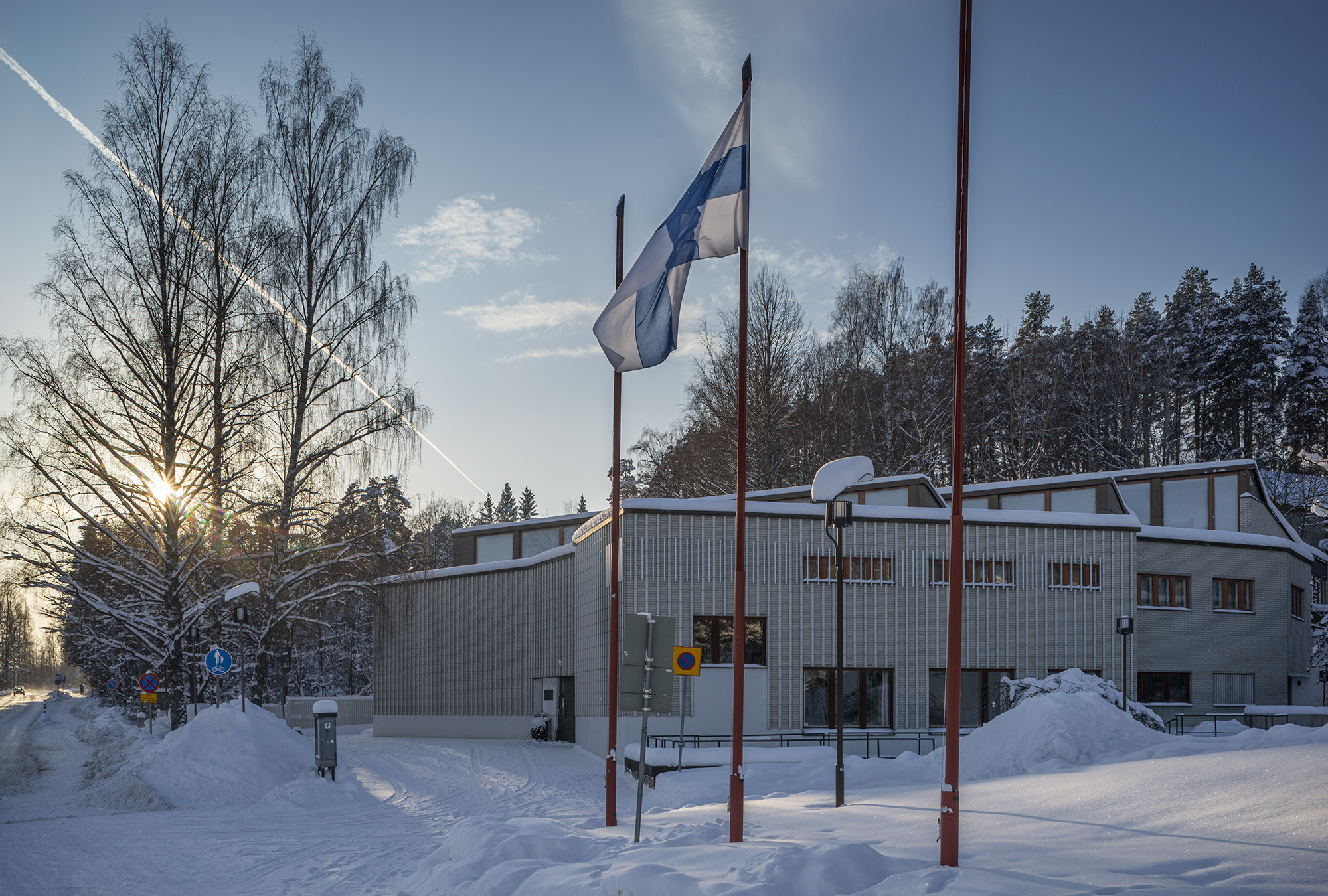 Alvar Aalto -museo juhlapäivän liputuksessa 3.2.2021. Kuva Maija Holma, Alvar Aalto -säätiö.