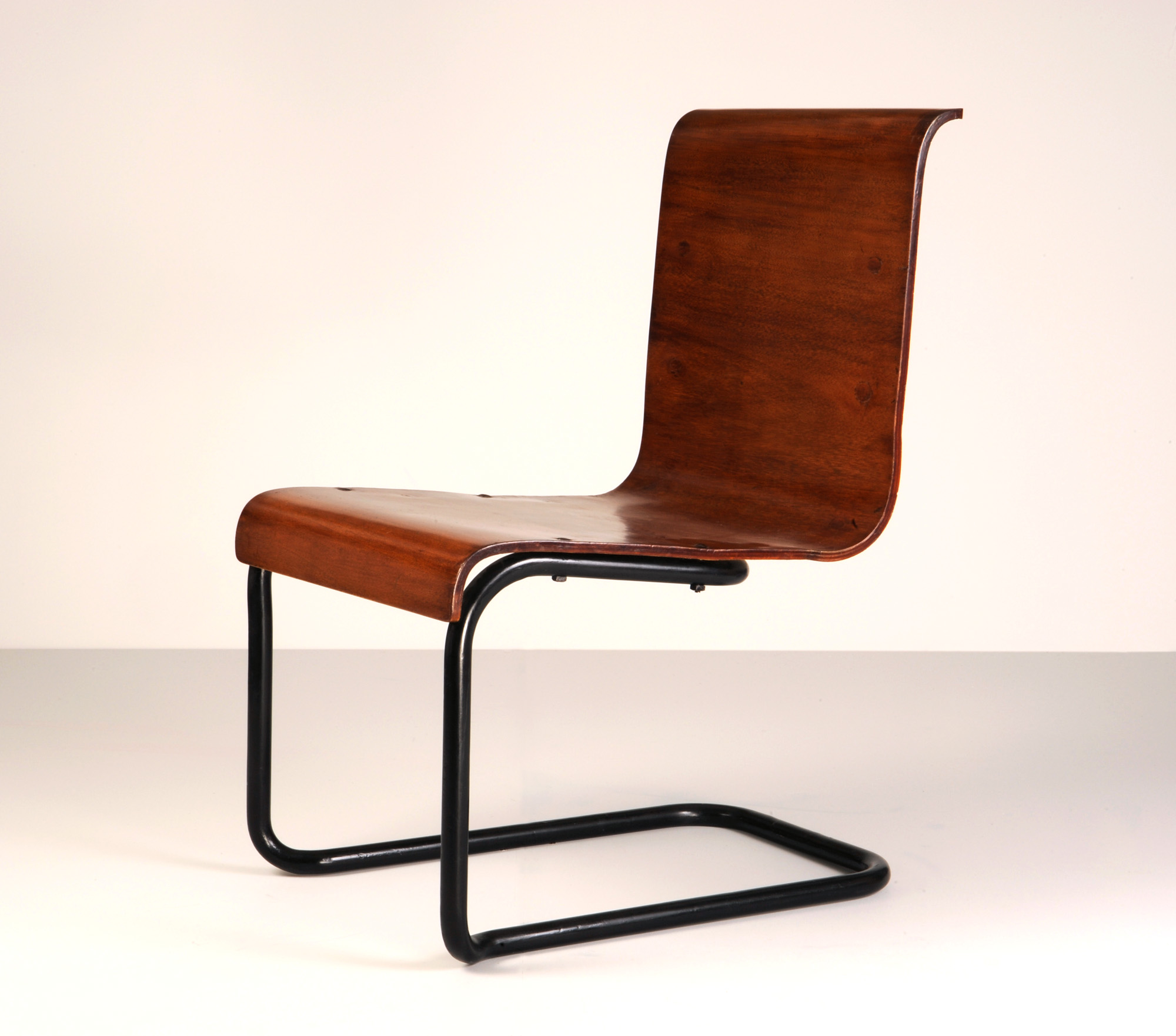 INSTRUMENTARIUM社 ALVAR AALTO Chair 23 - Alvar Aalto Foundation | Alvar Aalto -säätiö EN