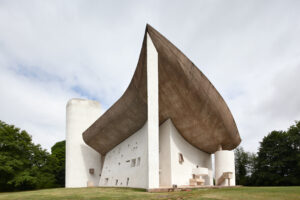 Chapelle Notre-Dame-du-Haut de Ronchamp, France. Photo Eugeni Bach.